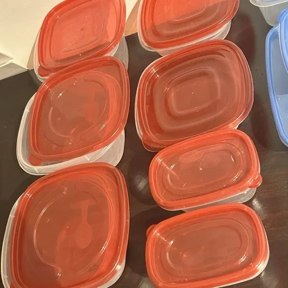 Lot of Plastic Food Containers - Picture 2 of 5